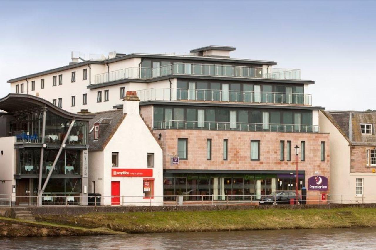 Premier Inn Inverness Centre - River Ness Bagian luar foto