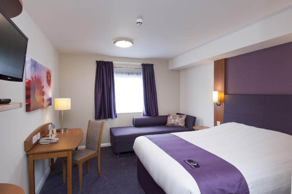 Premier Inn Inverness Centre - River Ness Ruang foto