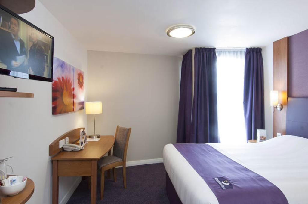 Premier Inn Inverness Centre - River Ness Ruang foto