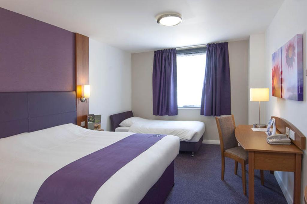 Premier Inn Inverness Centre - River Ness Ruang foto