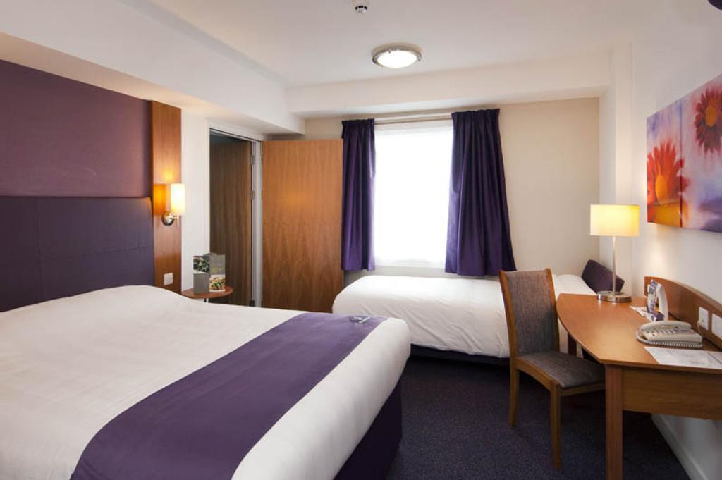 Premier Inn Inverness Centre - River Ness Ruang foto