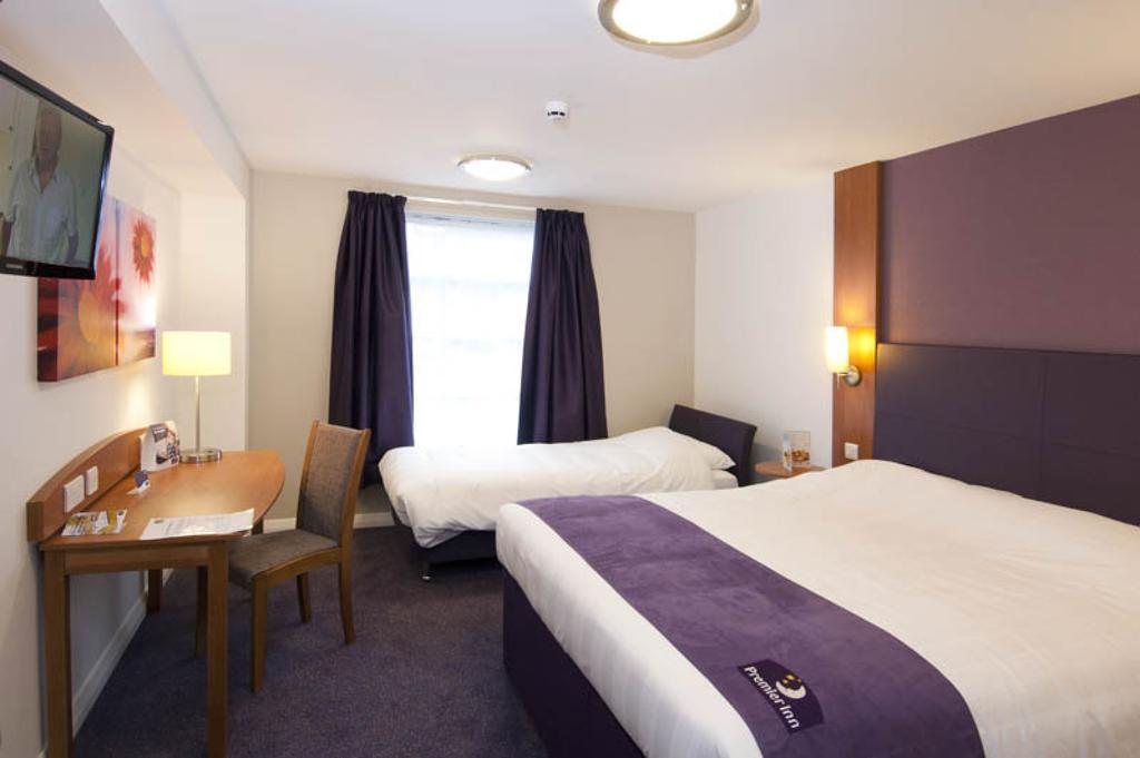 Premier Inn Inverness Centre - River Ness Ruang foto