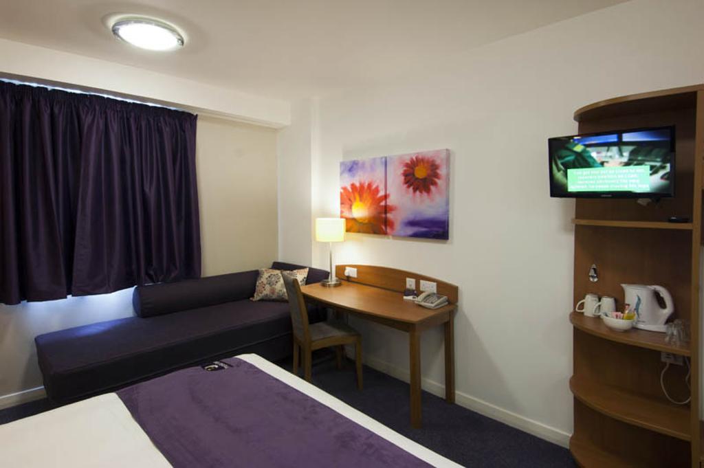 Premier Inn Inverness Centre - River Ness Ruang foto