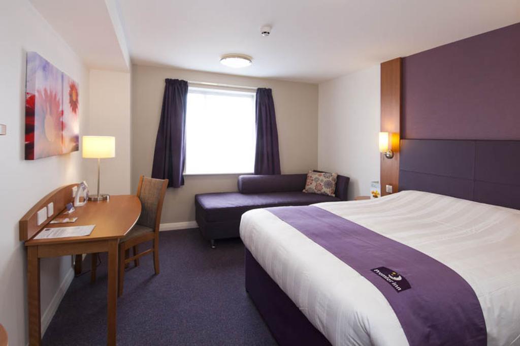 Premier Inn Inverness Centre - River Ness Bagian luar foto