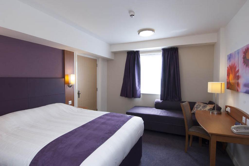 Premier Inn Inverness Centre - River Ness Bagian luar foto