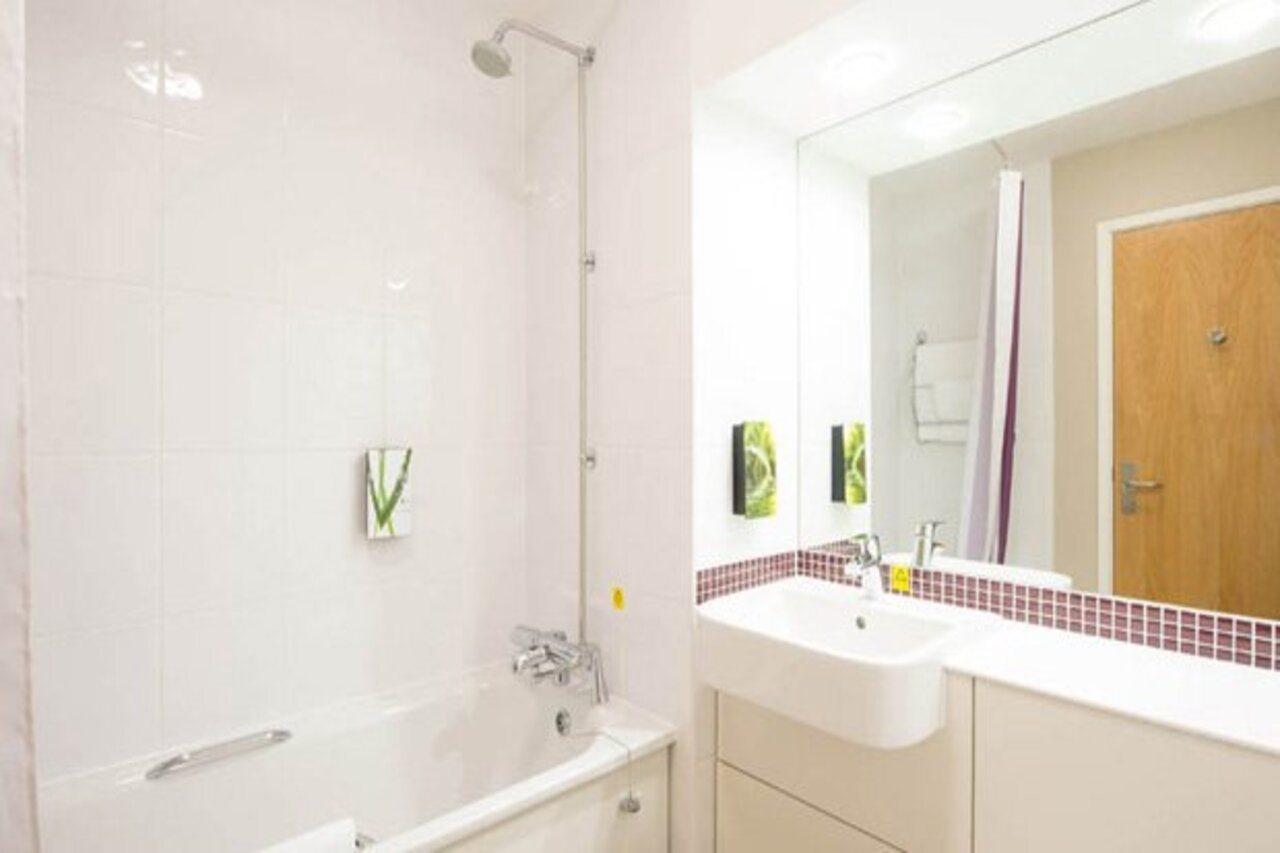 Premier Inn Inverness Centre - River Ness Bagian luar foto